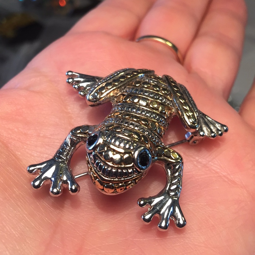 Vintage damascene frog brooch
